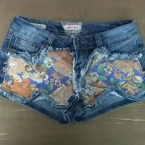 Hot Kiss Floral Print shorts